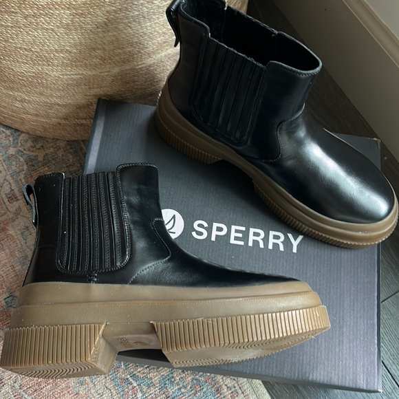 NWT Sperry Highland Chelsea Boots - Picture 7 of 8